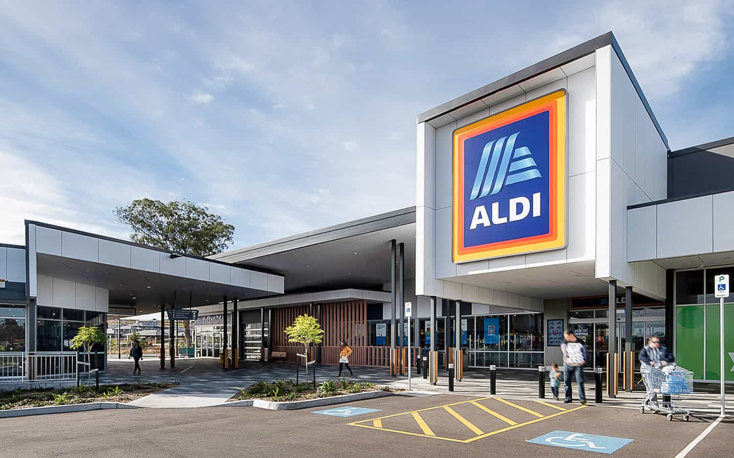 Supermarket with glazed entry and covered walkway
